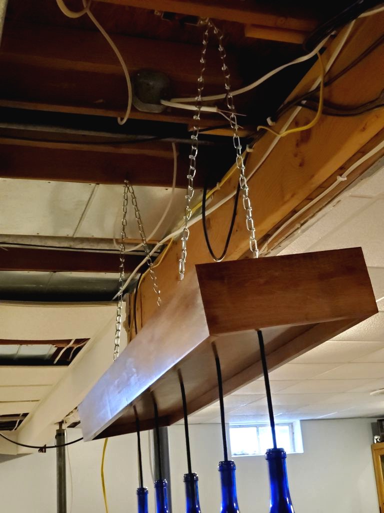 Лампа из винных бутылок - фото 19