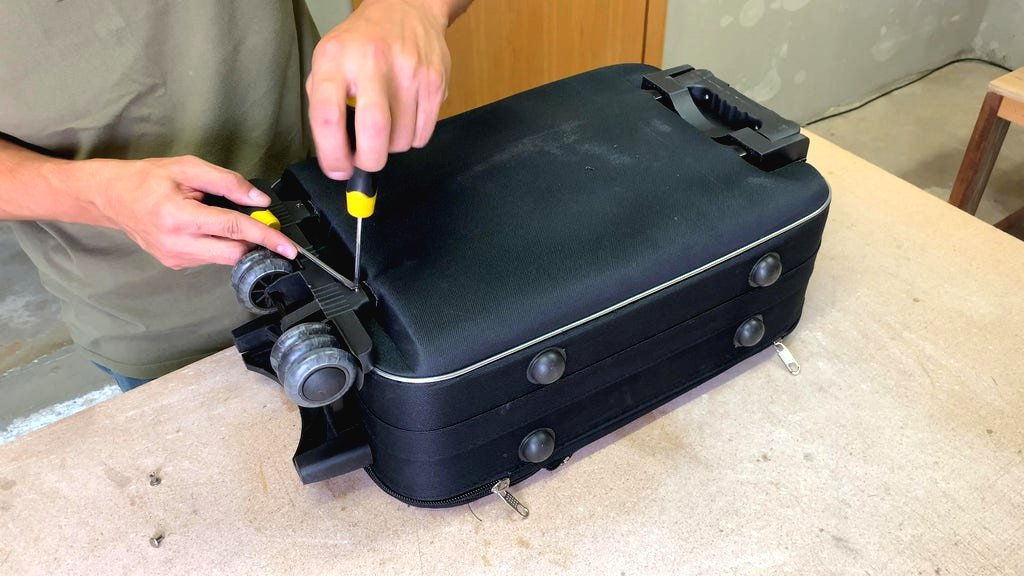 Чемодан из канистры своими руками - фото 15