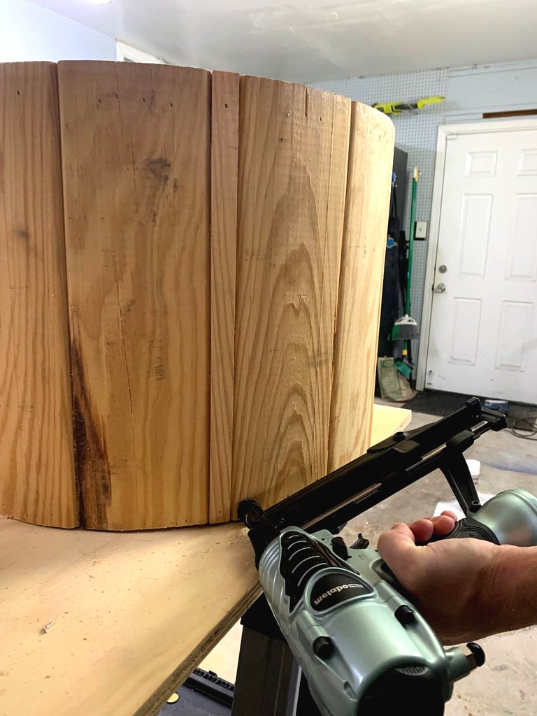 Что можно сделать из кабельной катушки своими руками? - фото 8