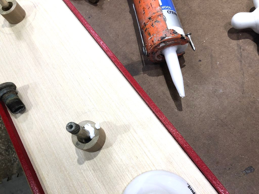 Необычные крючки из ручек смесителя - фото 14