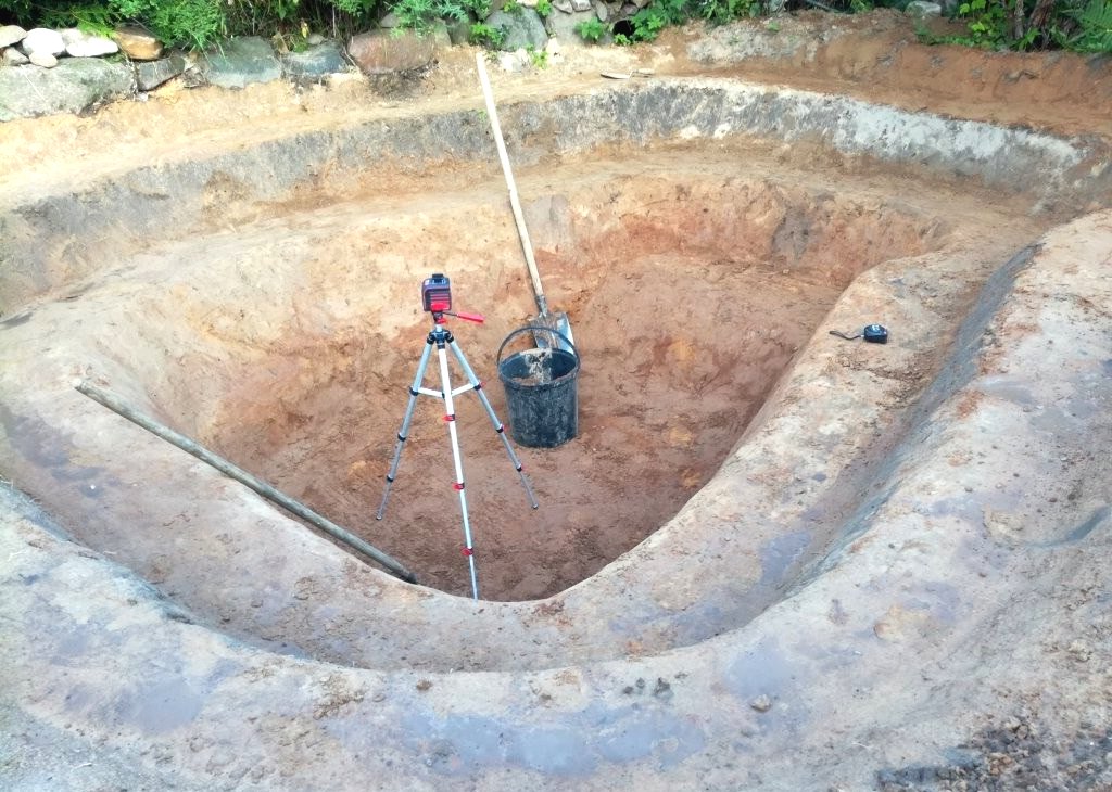 Пруд на дачном участке - фото 2