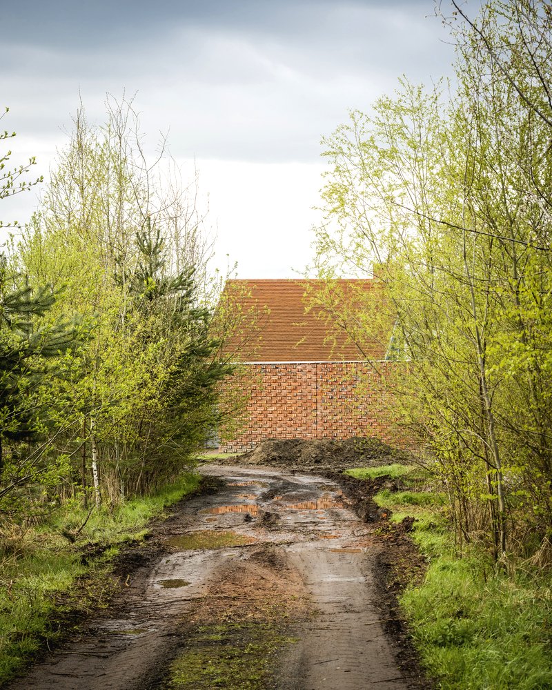 Интересный кирпичный дом - фото 19