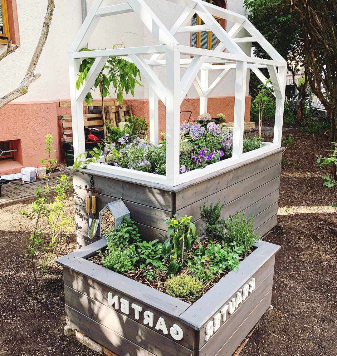 Очень красивая клумба для выращивания цветов - фото 17