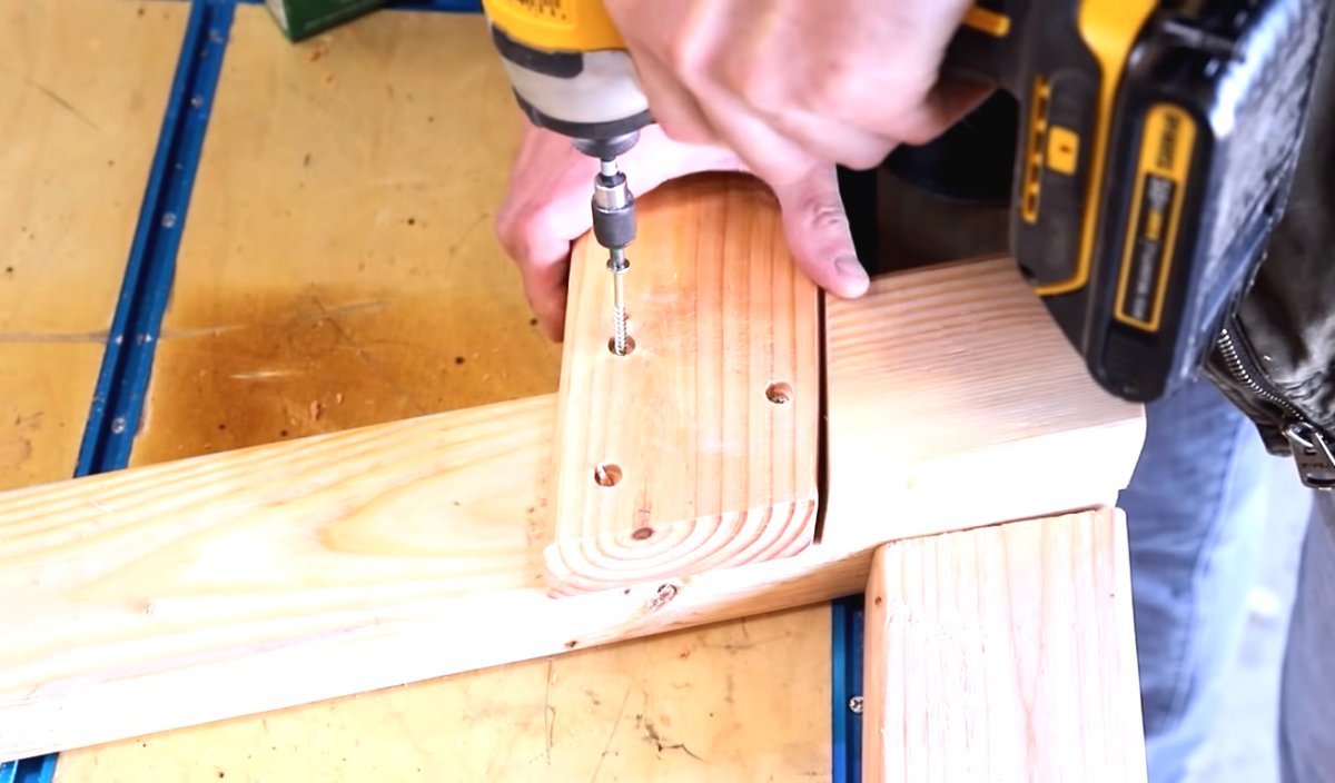 Деревянный диван для дачи - фото 7