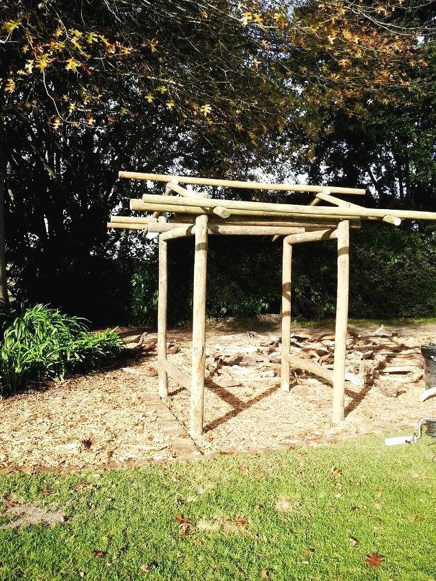 Интересная беседка из каряг - фото 2