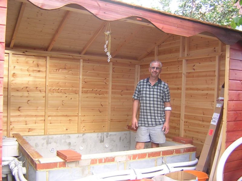 Оригинальное джакузи под навесом - фото 24