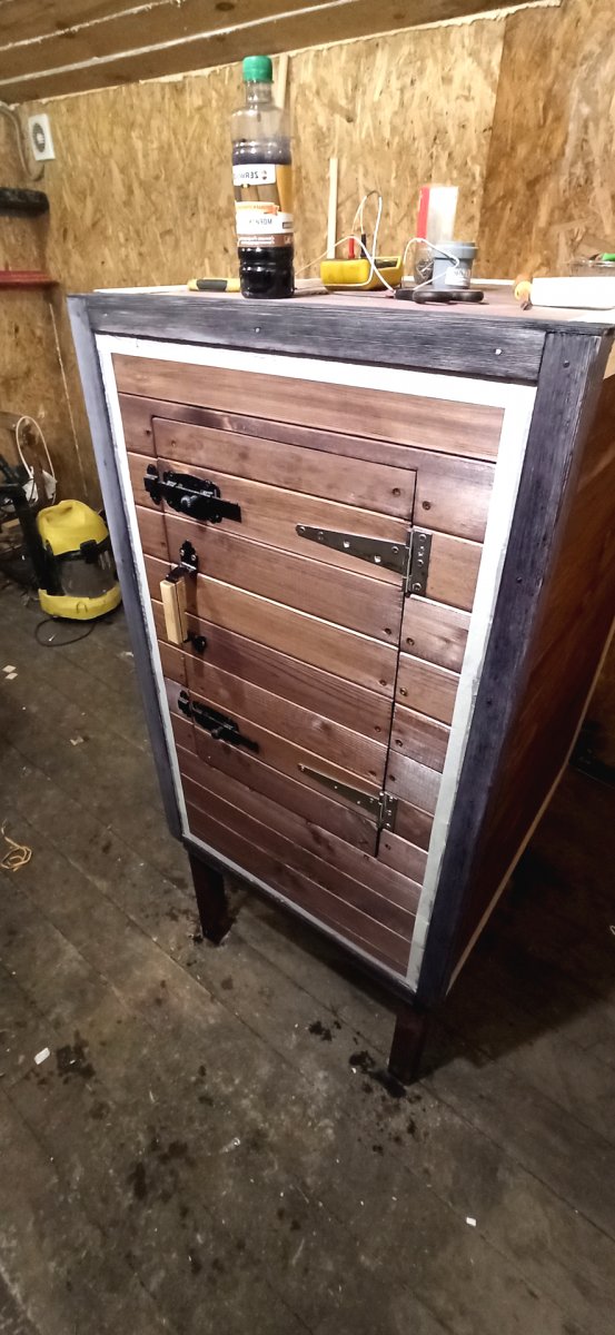 Как собрать коптильню своими руками из дерева? - фото 7