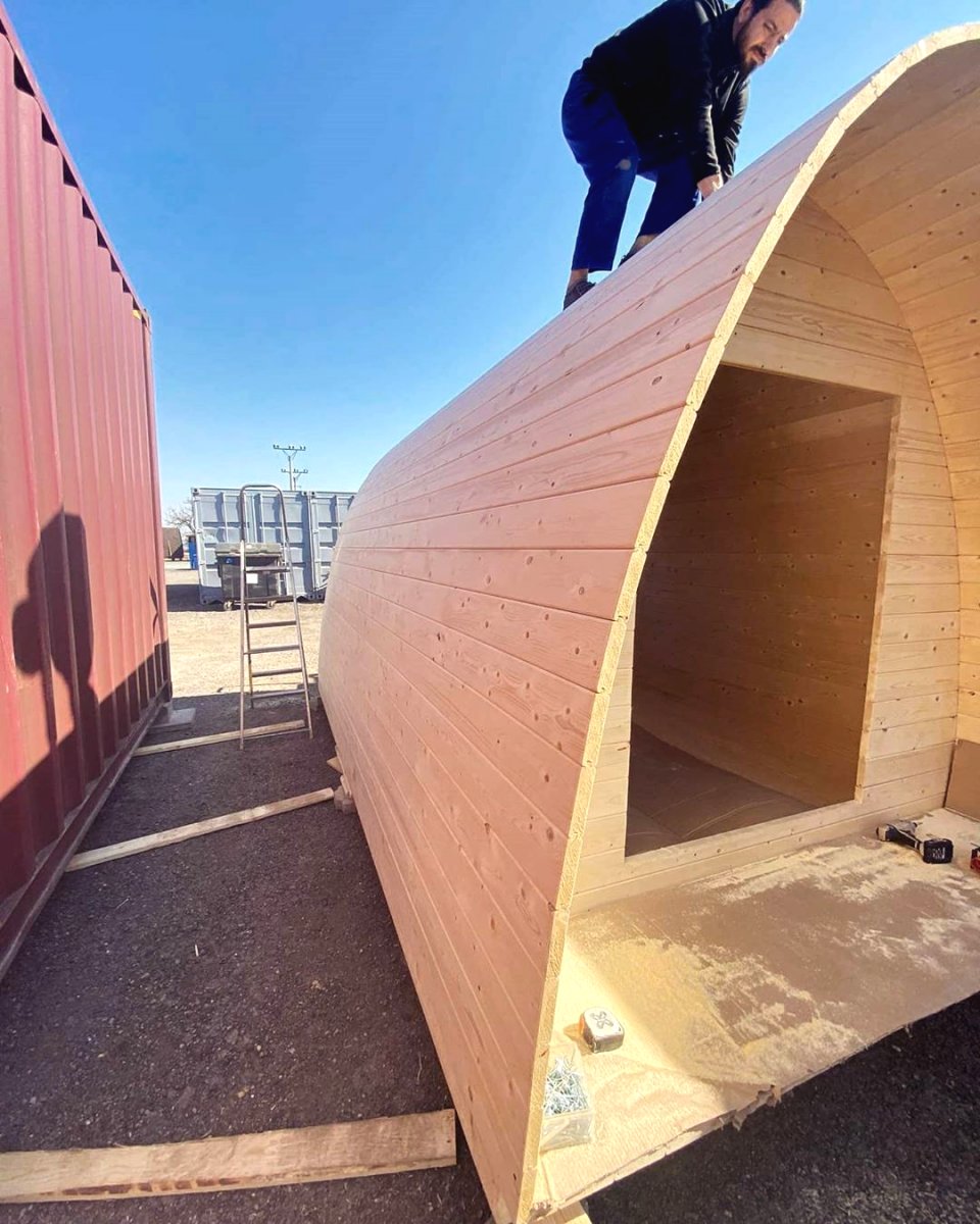 Оригинальный дачный домик из сосны - фото 5