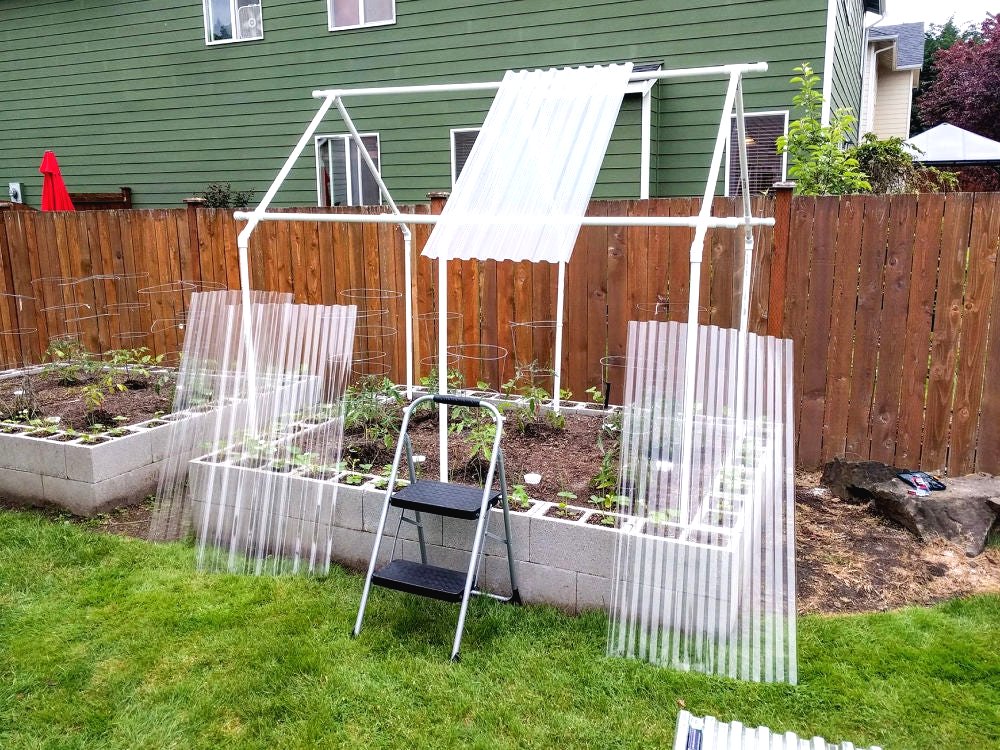 Интересные грядки из шлакоблоков - фото 10