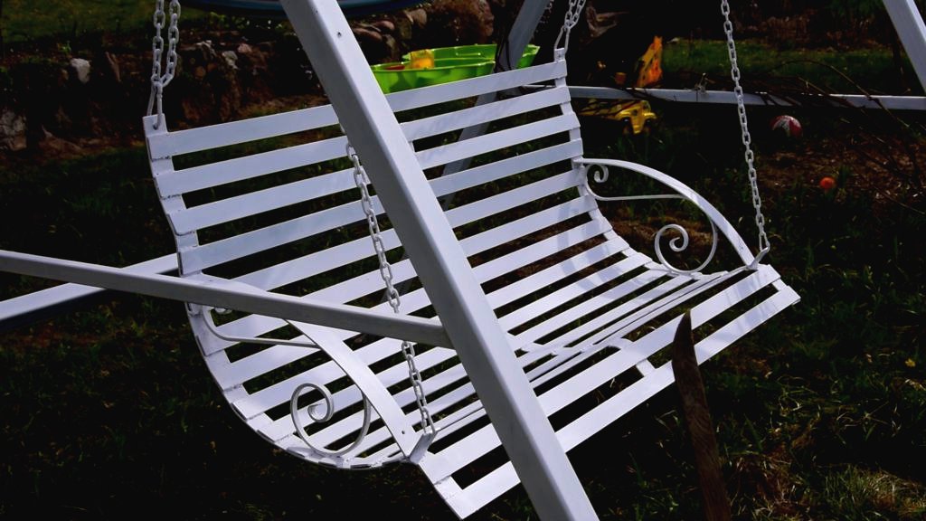 Садовые качели из железа - фото 3