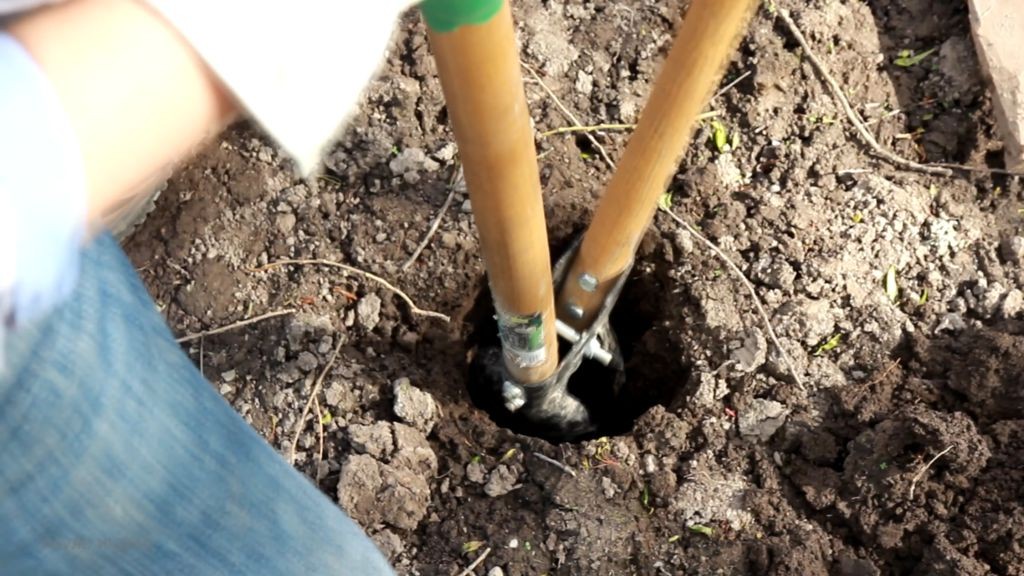 Уютная беседка с декоративной решеткой - фото 3