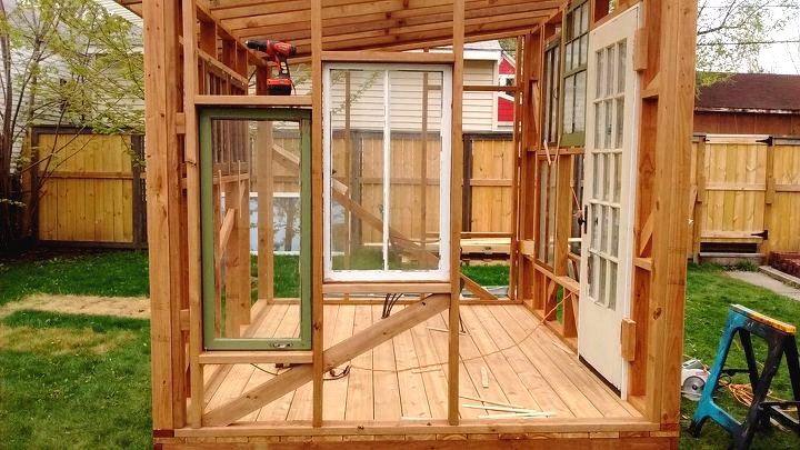 Садовая беседка из старых окон - фото 9