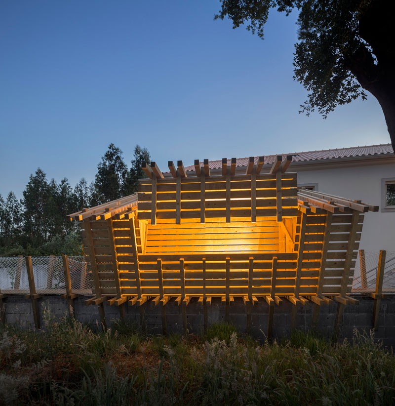 Дом для детей построенный на стене - фото 17