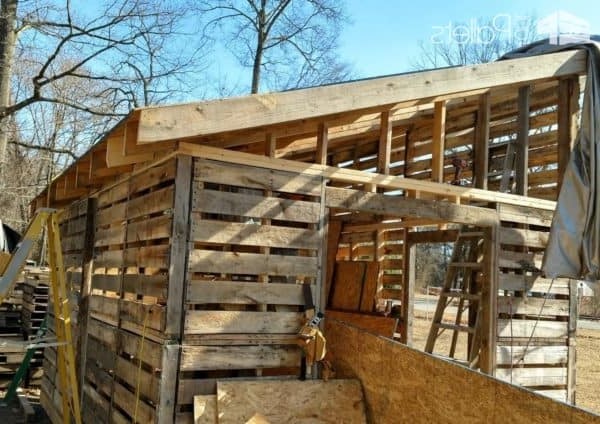 Мастерская построенная из поддонов - фото 5