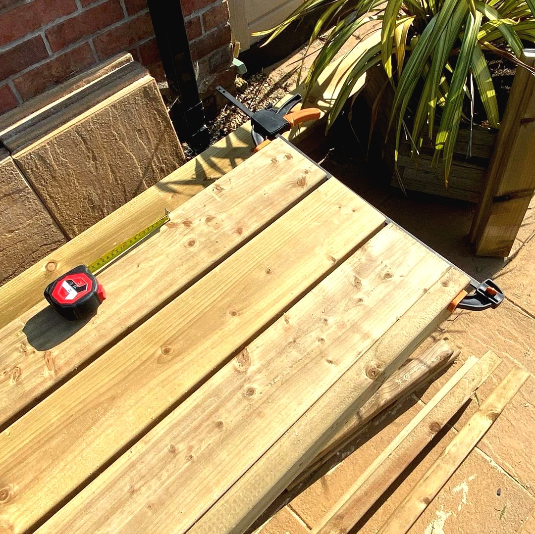 Интересная беседка из дерева - фото 7