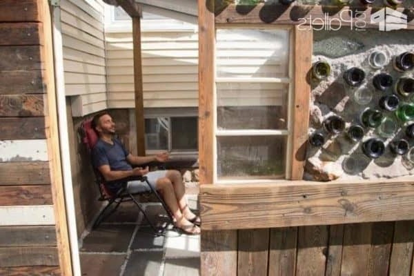 Теплица из поддонов и бутылок - фото 3