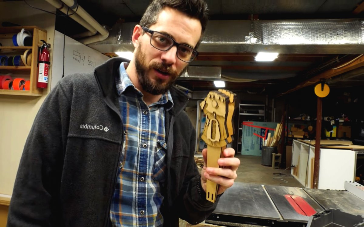 Деревянные щипцы как шуточный подарок к 23 февраля - фото 4