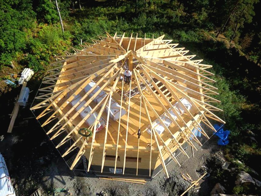 Необычный восьмиугольный бревенчатый дом - фото 5