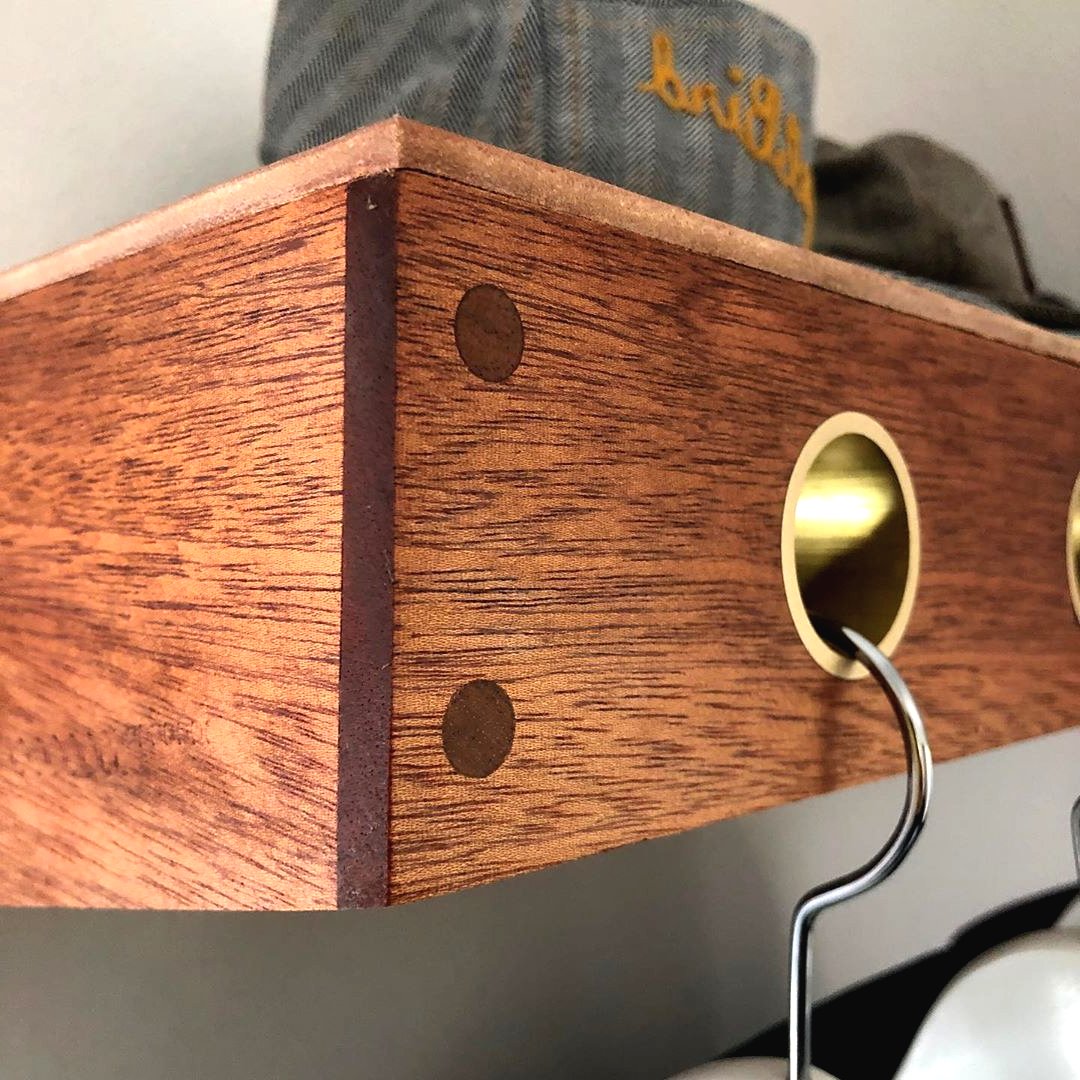 Необычная вешалка и полка для одежды - фото 2