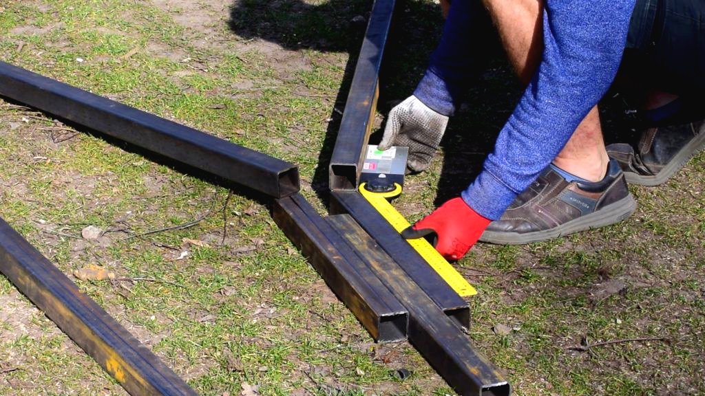 Садовые качели из железа - фото 4