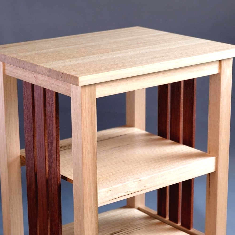 Необычный прикроватный столик - фото 2