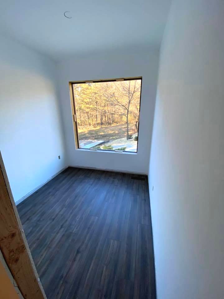 Интересный дом из морского контейнера - фото 19