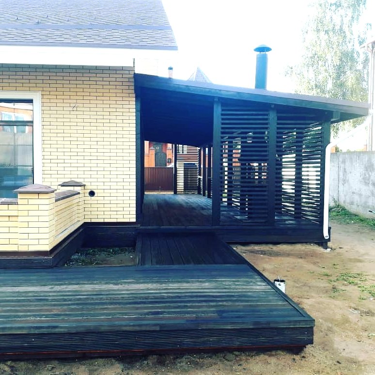 Интересная терраса у дома - фото 2