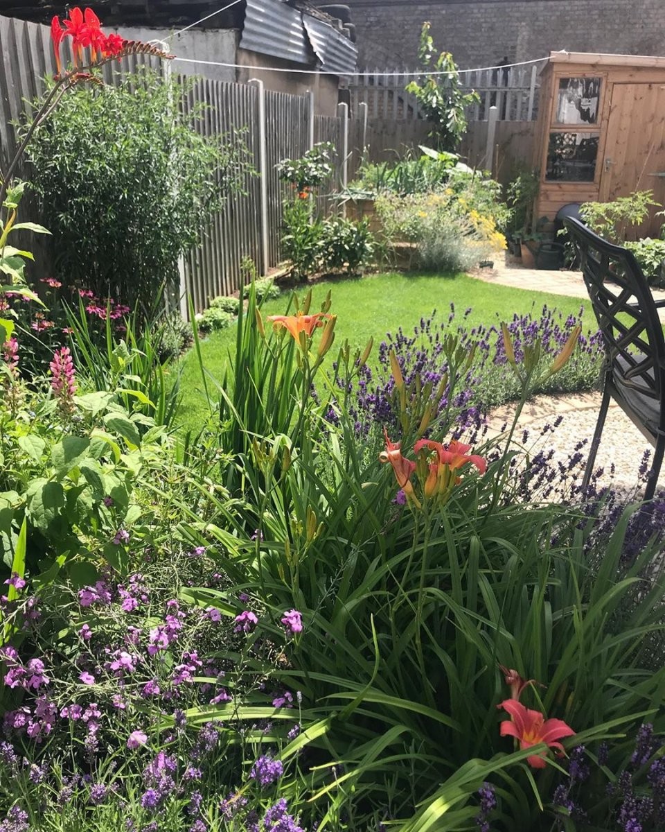 Очень маленький садовый двор - фото 6