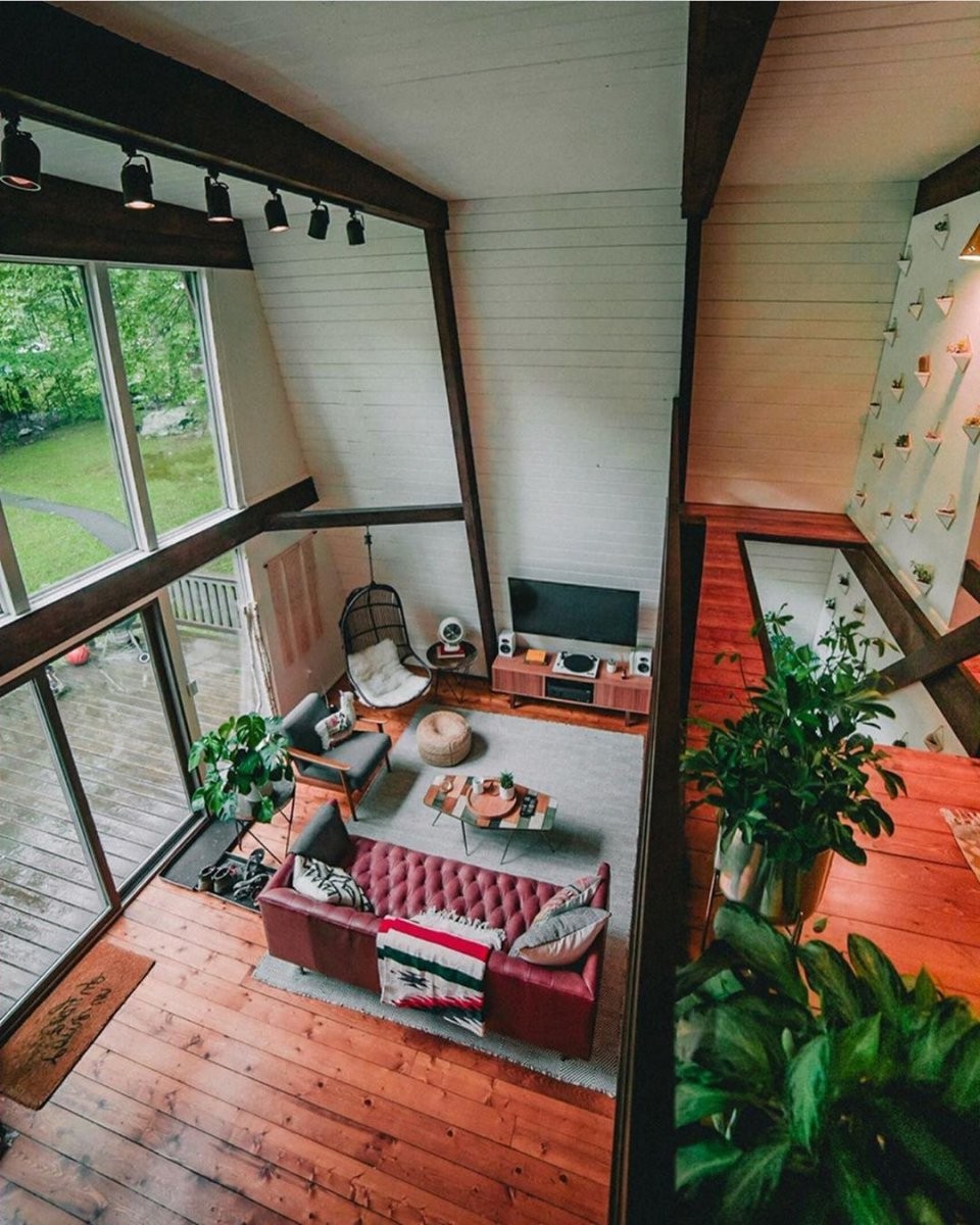 Двухэтажный дом с большими окнами - фото 4