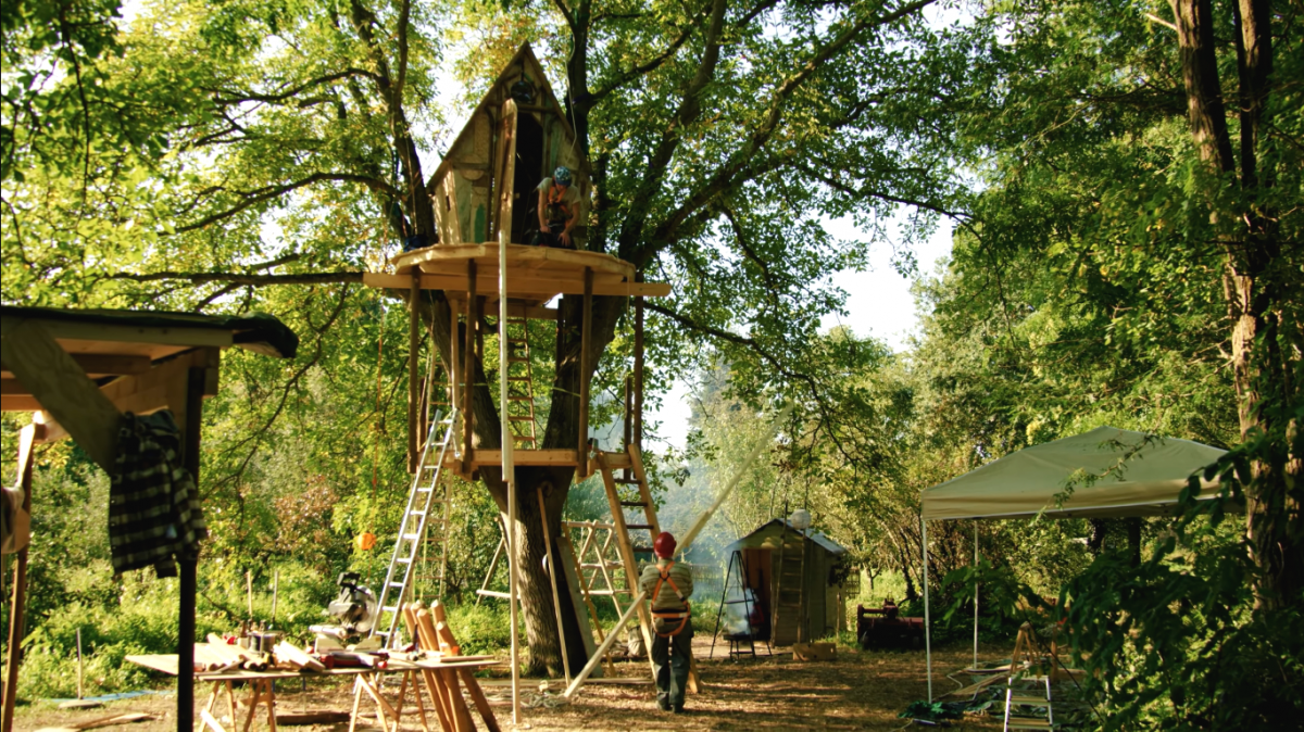 Оригинальный подвесной домик на дереве - фото 2