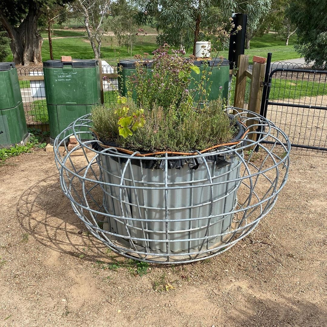 Необычная клумба для цветов - фото 2