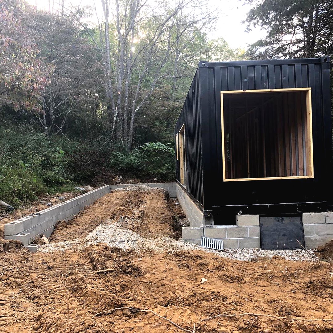 Интересный дом из морского контейнера - фото 6