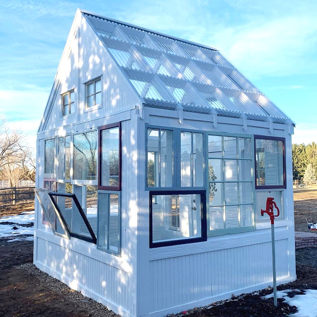 Оригинальная оранжерея из старых стекол - фото 16