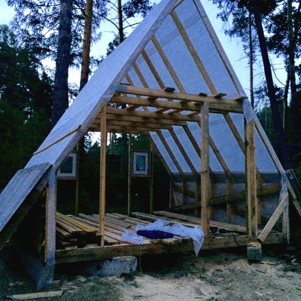 Небольшой домик в лесу 4х4 метра - фото 4