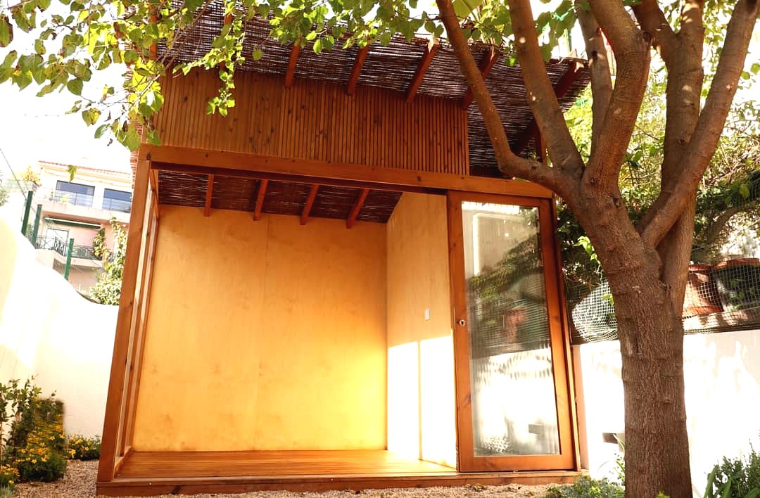 Интересный вариант закрытой беседки - фото 7