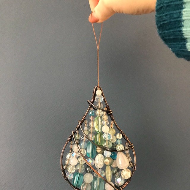 Украшения для сада из проволоки и бусин - фото 6