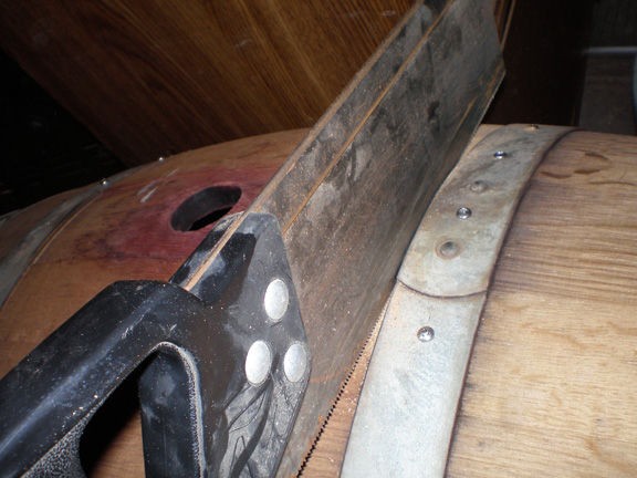 Из деревянной бочки раковина - фото 6