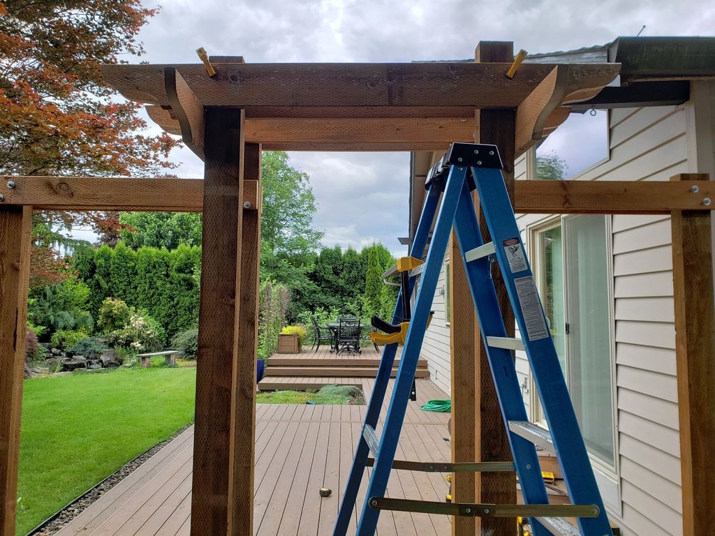 Арка из дерева с двойными качелями - фото 36