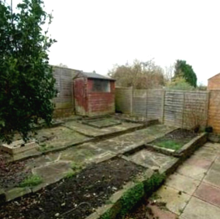 Красивая угловая беседка из дерева - фото 2