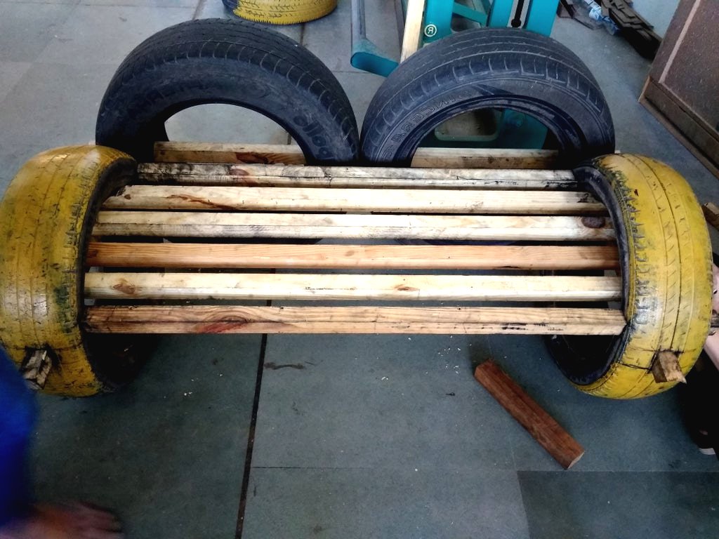 Скамья из автопокрышек - фото 12