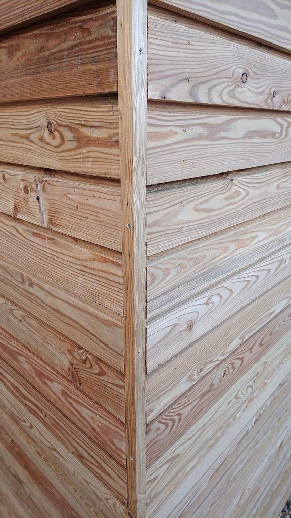 Современный сарай из дерева - фото 17