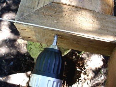 Клумба из веток - фото 6