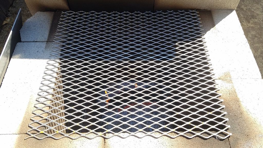 Оригинальная коптильня из шлакоблоков - фото 20