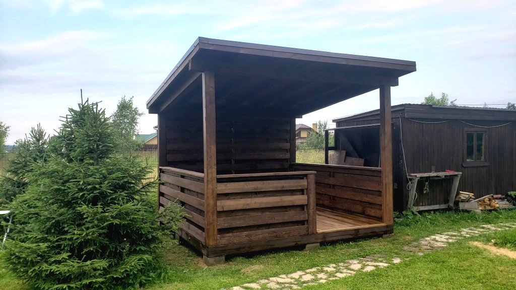 Интересные беседки из дерева для дачи - фото 4