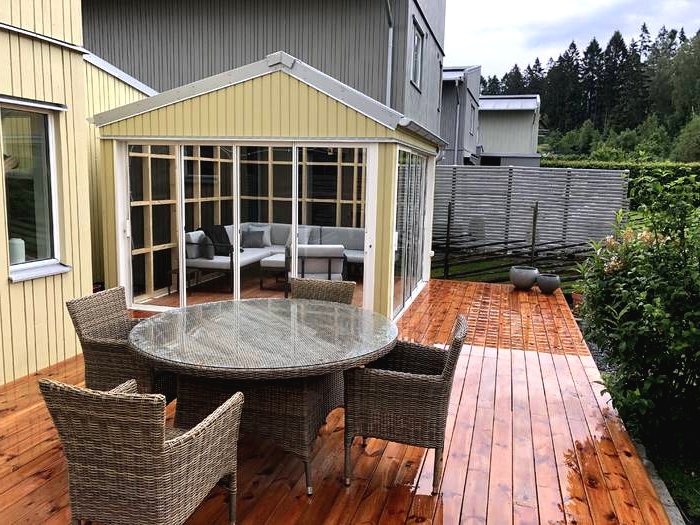 Необычная закрытая беседка - фото 15