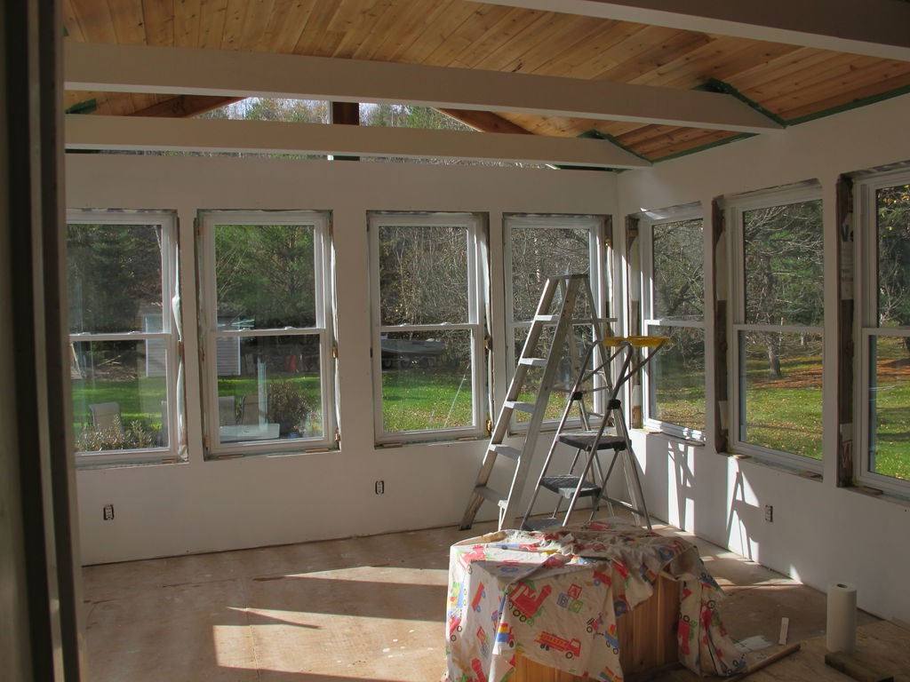 Закрытая солнечная веранда с дровяной печью - фото 31