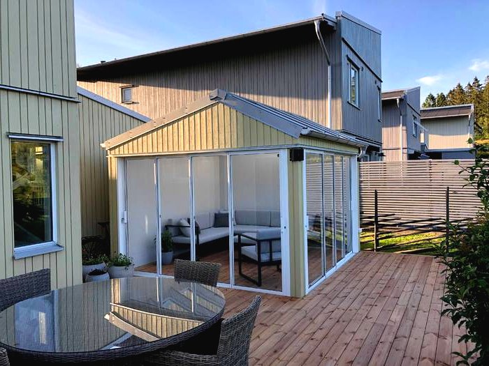 Необычная закрытая беседка - фото 10