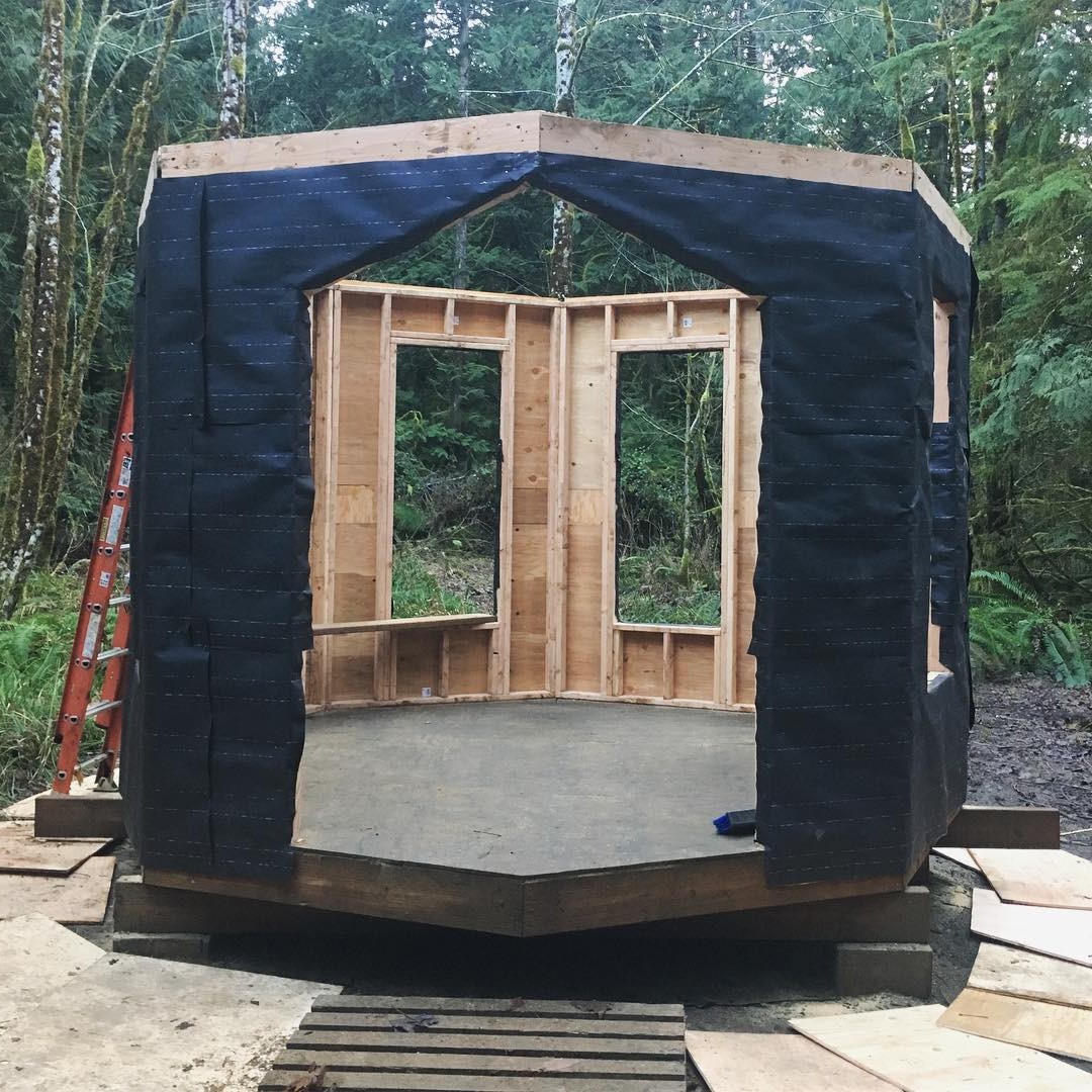 Дом с необычной крышей - фото 5