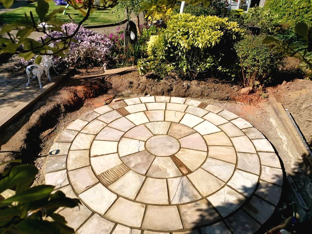 Необычное патио своими руками на даче - фото 8