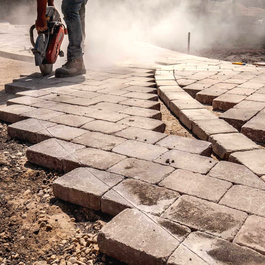 Ландшафтный дизайн участка перед домом - фото 12